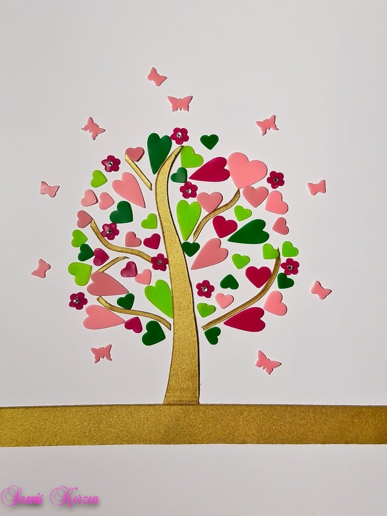 Wachs-Herzbaum mit Blüten und Schmetterlingen